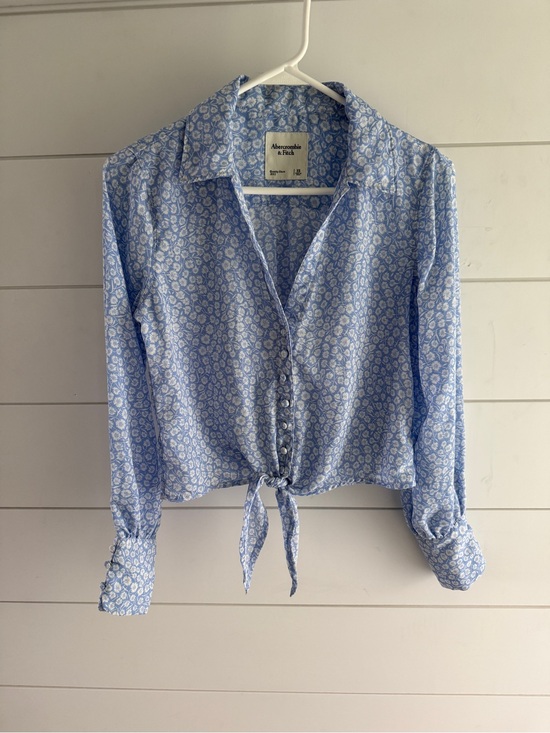 Abercrombie & Fitch Tops - Abercrombie & Fitch Light Blue Floral Tie-Front Blouse, Size XS